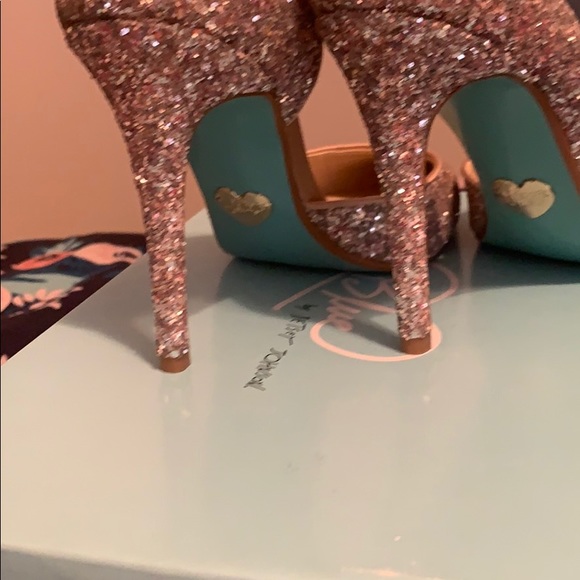 Fabulous shoes - Picture 4 of 4